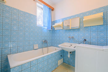 Koupelna přízemí - Prodej domu 198 m², Sušice