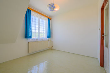 Pokoj menší 1. patro - Prodej domu 198 m², Sušice