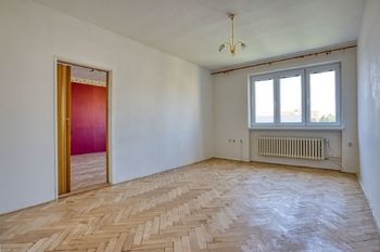 Prostřední pokoj  - Prodej bytu 3+1 v osobním vlastnictví 93 m², Plzeň