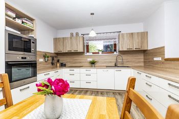 Kuchyň - Prodej domu 150 m², Račiněves