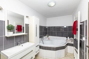 Koupelna - Prodej domu 150 m², Račiněves
