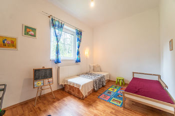 Dětský pokoj - Prodej bytu 5+kk v osobním vlastnictví 141 m², Jevany