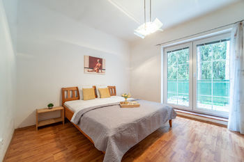 Ložnice s terasou - Prodej bytu 5+kk v osobním vlastnictví 141 m², Jevany 