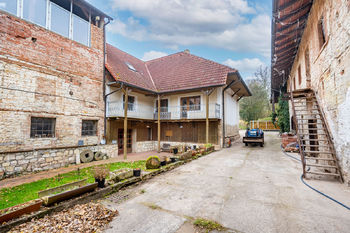 Prodej komerčního objektu 21808 m², Ročov