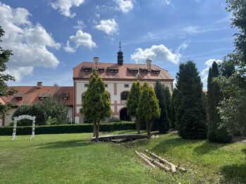 Prodej historického objektu 4910 m², Hromnice