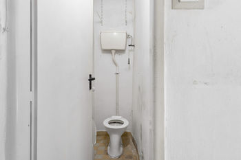 WC - Prodej bytu 1+1 v osobním vlastnictví 37 m², Praha 10 - Strašnice