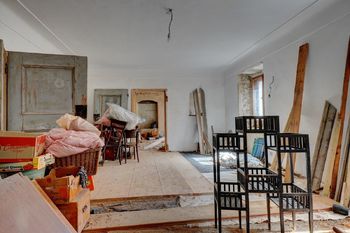 2 NP ložnice - Prodej historického objektu 1200 m², Lomnice