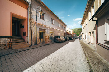 Prodej historického objektu 1200 m², Lomnice