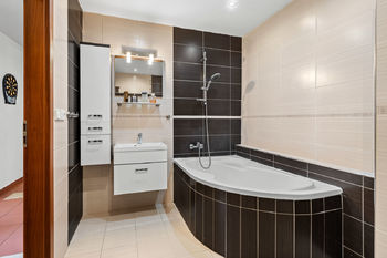 Koupelna - Prodej bytu 3+kk v osobním vlastnictví 68 m², Kralupy nad Vltavou