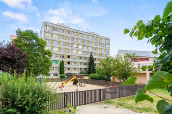 Dům zepředu - Prodej bytu 3+kk v osobním vlastnictví 68 m², Kralupy nad Vltavou