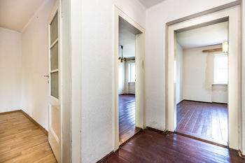 Chodba a pohled do všech místností - Prodej bytu 2+1 v osobním vlastnictví 56 m², Ústí nad Labem