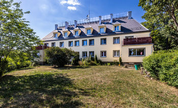 Pohled na dům z jižní strany - Prodej bytu 2+1 v osobním vlastnictví 56 m², Ústí nad Labem