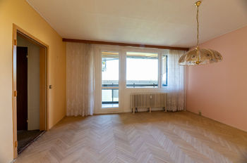 Obývací pokoj pohled lodžie - Prodej bytu 3+1 v osobním vlastnictví 61 m², Brno