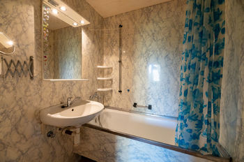 Koupelna - Prodej bytu 3+1 v osobním vlastnictví 61 m², Brno