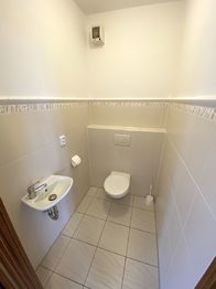 samostatné WC - Prodej bytu 3+kk v osobním vlastnictví 91 m², Plzeň