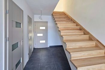 Schodiště - Prodej domu 138 m², Milovice