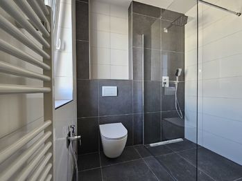 Koupelna - Prodej domu 137 m², Milovice