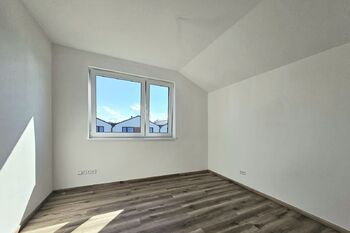 pokoj 2 - Prodej domu 137 m², Milovice