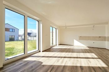 Obývací pokoj - Prodej domu 137 m², Milovice