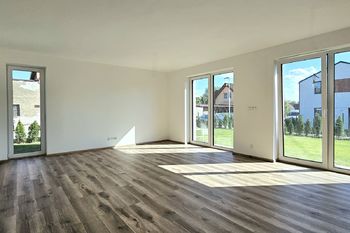 obývací pokoj - Prodej domu 137 m², Milovice