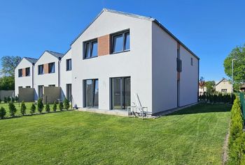 dům ze zahrady - Prodej domu 137 m², Milovice