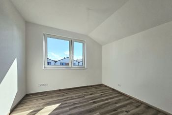 pokoj - Prodej domu 137 m², Milovice