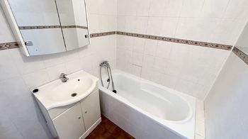 Koupelna - Prodej bytu 3+1 v osobním vlastnictví 73 m², Ostrava