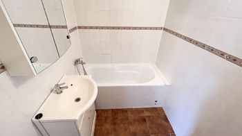 Koupelna - Prodej bytu 3+1 v osobním vlastnictví 73 m², Ostrava