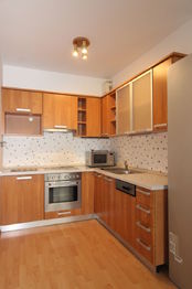 obývací pokoj - kuchyňský kout - Pronájem bytu 1+kk v osobním vlastnictví 35 m², Praha 10 - Hostivař