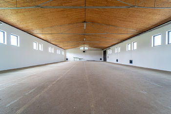 skladovací hala č.4 - Prodej výrobních prostor 2034 m², Lesná