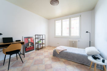 Dětský pokoj - Prodej bytu 3+1 v osobním vlastnictví 77 m², Hradec Králové