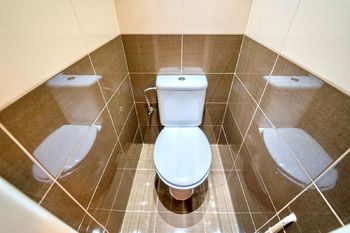 Toaleta - Prodej bytu 3+1 v osobním vlastnictví 72 m², Praha 9 - Prosek