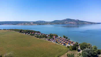 pohled na vodní nádrž - Prodej pozemku 12306 m², Šakvice