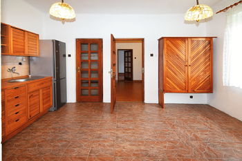 kuchyň - Prodej domu 140 m², Jíkev