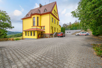 Prodej hotelu 846 m², Dešenice