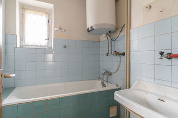 koupelna - Prodej domu 191 m², Hostouň