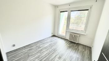 Pokoj s balkónem - Prodej bytu 3+1 v družstevním vlastnictví 63 m², Ostrava