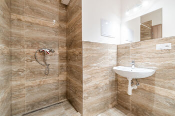 Pronájem bytu 1+kk v osobním vlastnictví 35 m², Praha 8 - Libeň