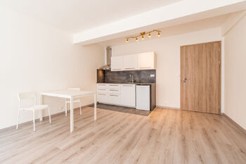 Pronájem bytu 1+kk v osobním vlastnictví 35 m², Praha 8 - Libeň