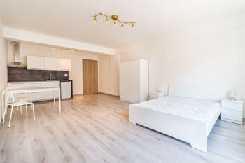 Pronájem bytu 1+kk v osobním vlastnictví 35 m², Praha 8 - Libeň
