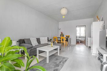 Obývací pokoj. - Prodej bytu 3+1 v družstevním vlastnictví 78 m², Nová Včelnice