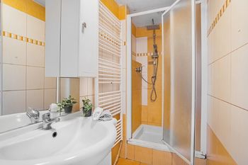 Koupelna. - Prodej bytu 3+1 v družstevním vlastnictví 78 m², Nová Včelnice