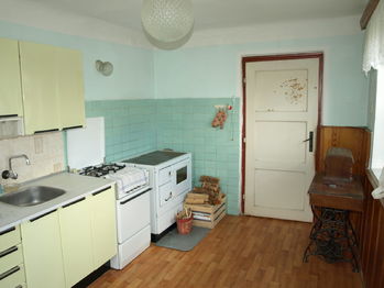 kuchyně přízemí - Prodej domu 200 m², Rozvadov