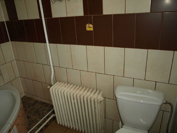 koupelna WC přízemí - Prodej domu 200 m², Rozvadov