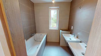 koupelna - Prodej domu 165 m², Praha 10 - Hájek u Uhříněvsi
