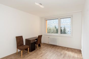 druhá ložnice na západní stranu - Prodej bytu 3+1 v osobním vlastnictví 75 m², Praha 6 - Řepy