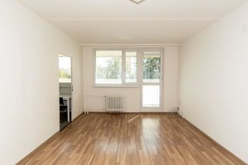 obývací pokoj s lodžií - Prodej bytu 3+1 v osobním vlastnictví 75 m², Praha 6 - Řepy