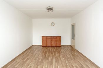 obývací pokoj - Prodej bytu 3+1 v osobním vlastnictví 75 m², Praha 6 - Řepy