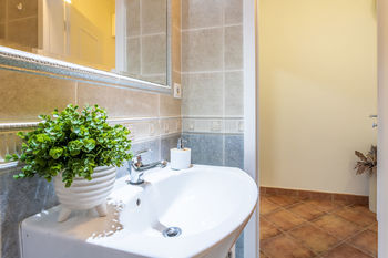 Koupelna - Prodej bytu 1+kk v osobním vlastnictví 24 m², Praha 4 - Krč