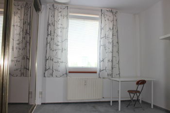 ložnice s vestavěnými skříněmi - Pronájem bytu 3+1 v osobním vlastnictví 70 m², Olomouc